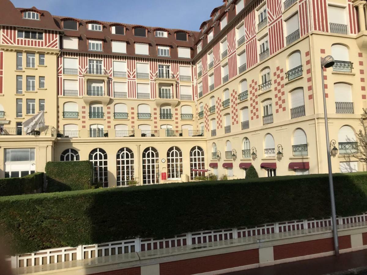 Le Royal Apartment Deauville Exterior foto